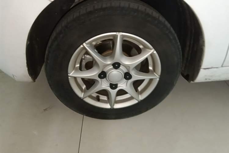 Used Roewe Clever 2022 311km QiQi BoBo Edition Left Front Wheel Hub