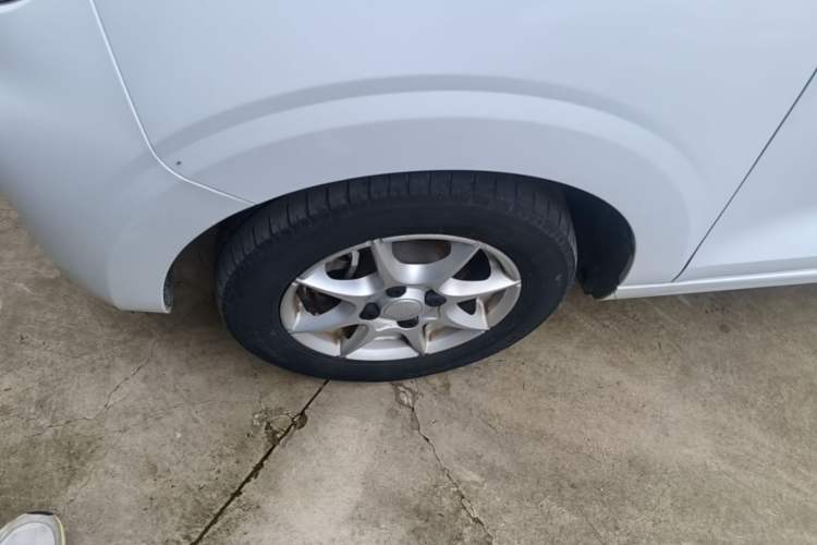 Used Roewe Clever 2022 311km QiQi BoBo Edition Left Front Wheel Hub