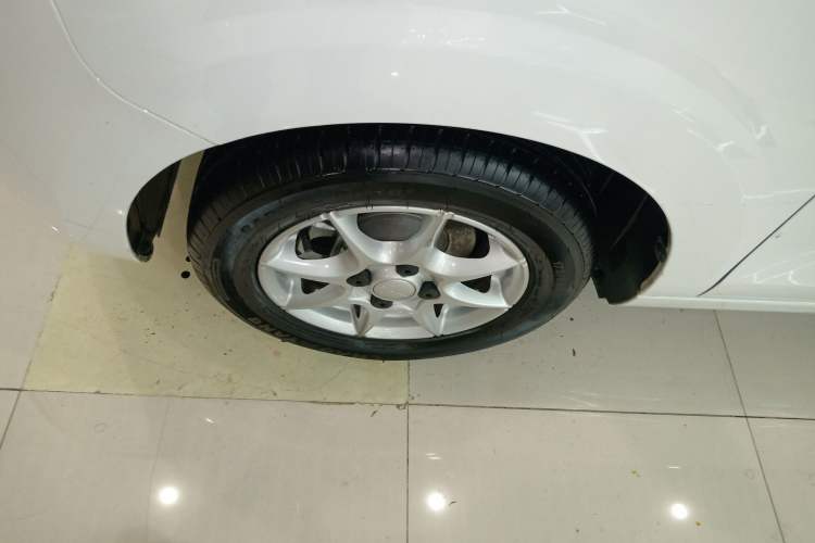 Used Roewe Clever 2022 311km QiQi BoBo Edition Left Front Wheel Hub
