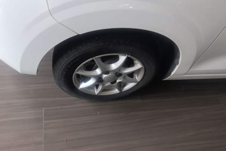 Used Roewe Clever 2022 311km QiQi BoBo Edition Left Front Wheel Hub