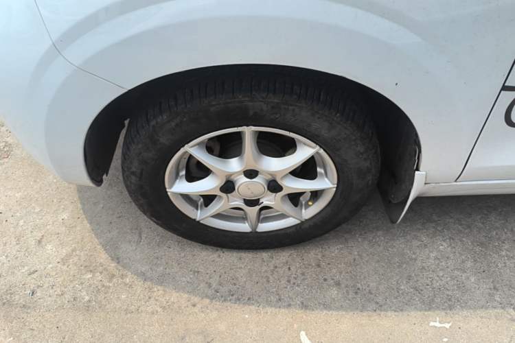 Used Roewe Clever 2022 311km QiQi BoBo Edition Left Front Wheel Hub