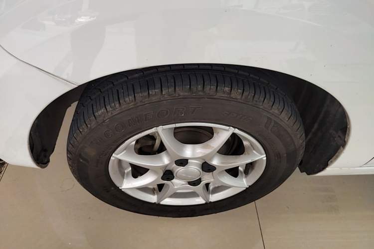 Used Roewe Clever 2022 311km QiQi BoBo Edition Left Front Wheel Hub