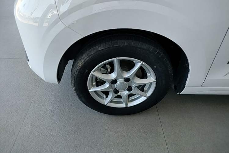 Used Roewe Clever 2022 311km QiQi BoBo Edition Left Front Wheel Hub