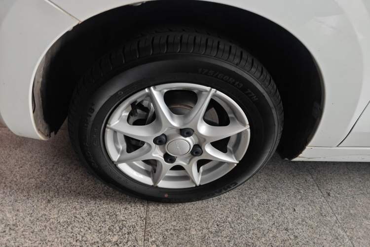 Used Roewe Clever 2022 311km QiQi BoBo Edition Left Front Wheel Hub