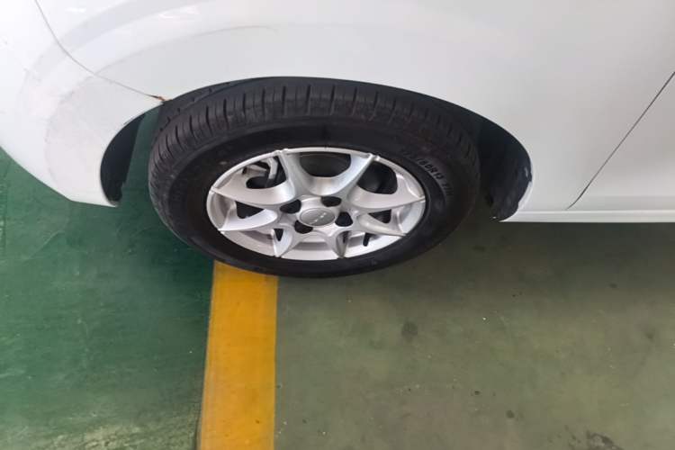 Used Roewe Clever 2022 311km QiQi BoBo Edition Left Front Wheel Hub
