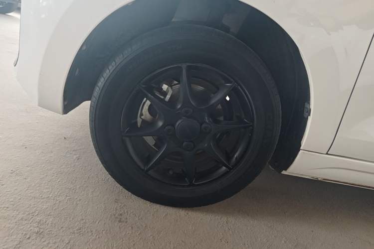 Used Roewe Clever 2022 311km QiQi BoBo Edition Left Front Wheel Hub