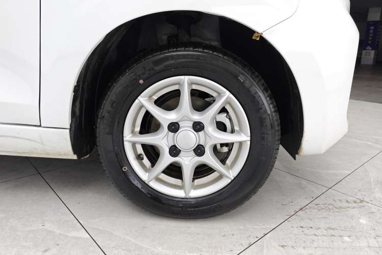 Used Roewe Clever 2022 311km QiQi BoBo Edition Left Rear Wheel Hub