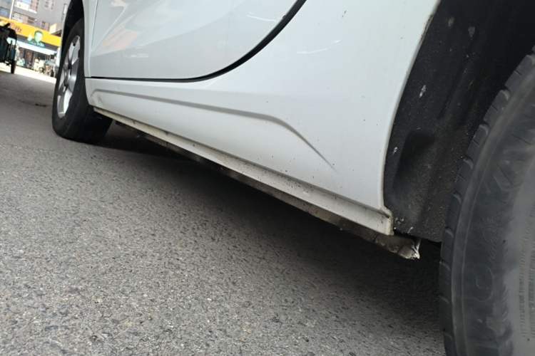Used Roewe Clever 2022 311km QiQi BoBo Edition Left Side Sill