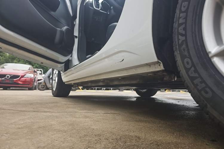Used Roewe Clever 2022 311km QiQi BoBo Edition Left Side Sill