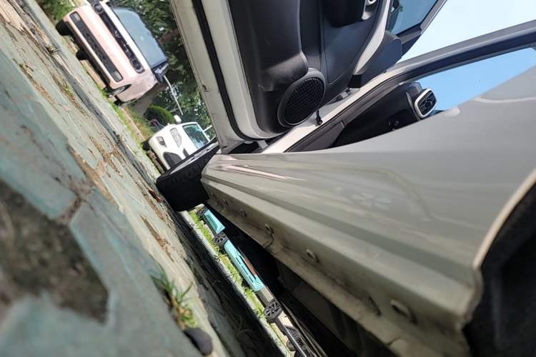 Used Roewe Clever 2022 311km QiQi BoBo Edition Left Side Sill