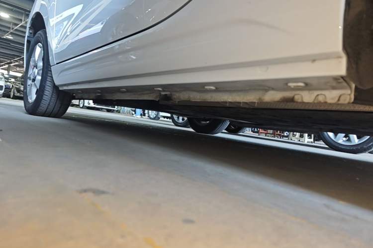 Used Roewe Clever 2022 311km QiQi BoBo Edition Left Side Sill