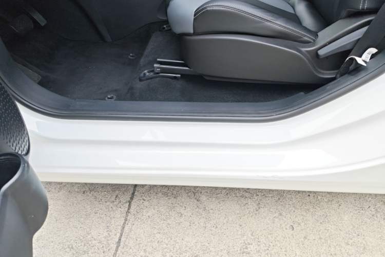 Used Roewe Clever 2022 311km QiQi BoBo Edition Left Side Sill