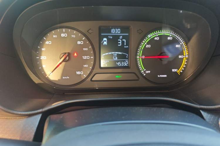 Used Roewe Clever 2022 311km QiQi BoBo Edition Odometer Close Up