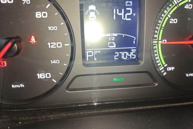 Used Roewe Clever 2022 311km QiQi BoBo Edition Odometer Close Up
