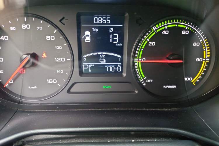 Used Roewe Clever 2022 311km QiQi BoBo Edition Odometer Close Up