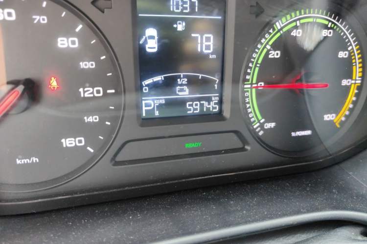Used Roewe Clever 2022 311km QiQi BoBo Edition Odometer Close Up