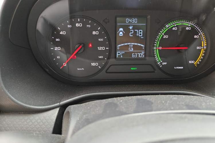 Used Roewe Clever 2022 311km QiQi BoBo Edition Odometer Close Up
