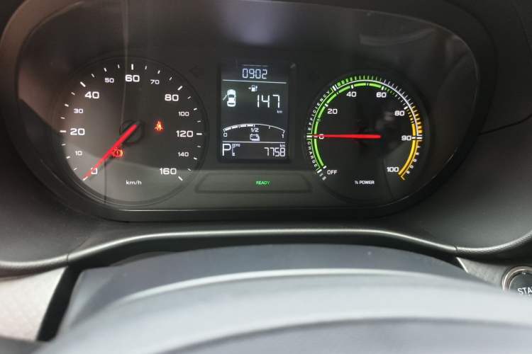 Used Roewe Clever 2022 311km QiQi BoBo Edition Odometer Close Up
