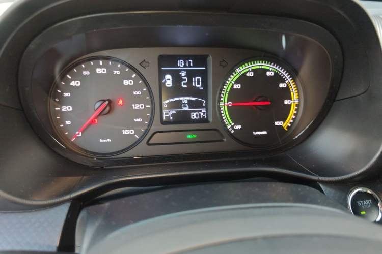 Used Roewe Clever 2022 311km QiQi BoBo Edition Odometer Close Up