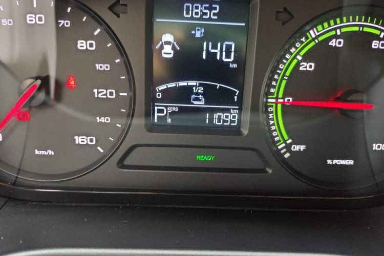 Used Roewe Clever 2022 311km QiQi BoBo Edition Odometer Close Up