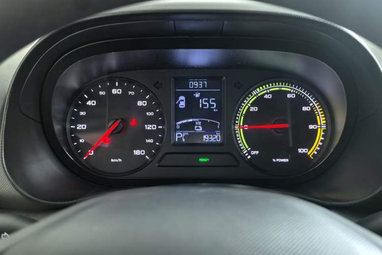 Used Roewe Clever 2022 311km QiQi BoBo Edition Odometer Close Up