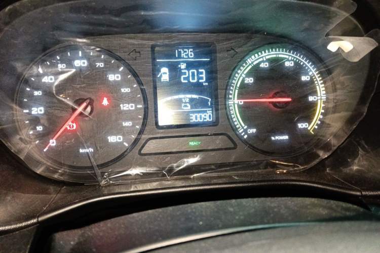 Used Roewe Clever 2022 311km QiQi BoBo Edition Odometer Close Up