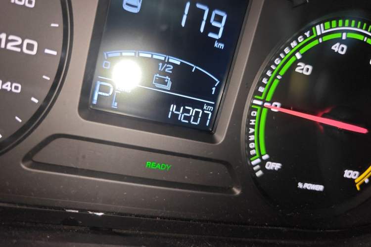 Used Roewe Clever 2022 311km QiQi BoBo Edition Odometer Close Up