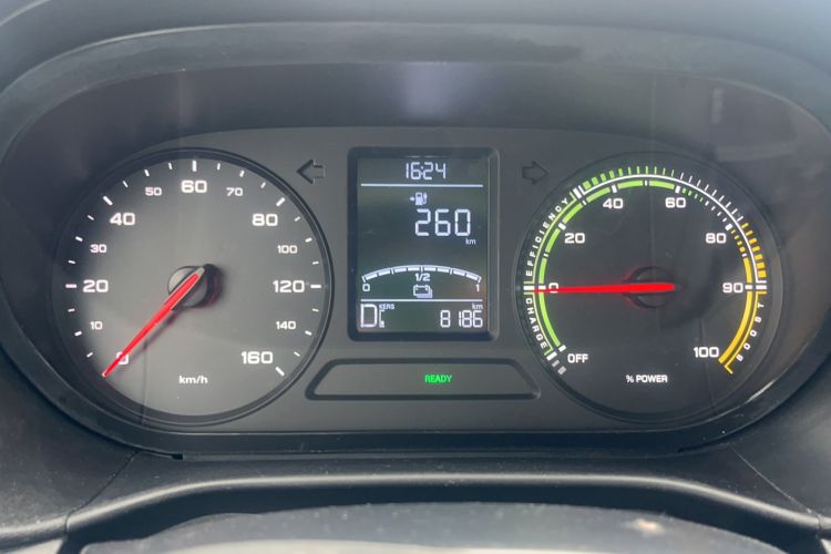 Used Roewe Clever 2022 311km QiQi BoBo Edition Odometer Close Up