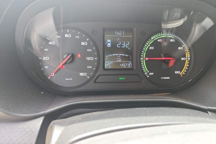 Used Roewe Clever 2022 311km QiQi BoBo Edition Odometer Close Up