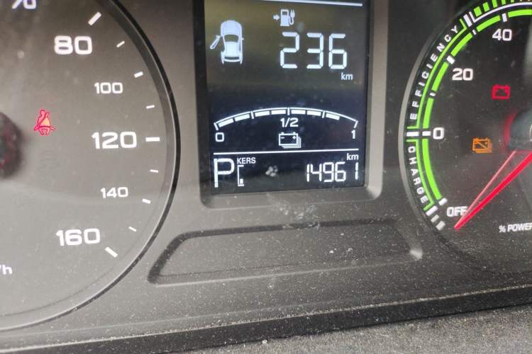 Used Roewe Clever 2022 311km QiQi BoBo Edition Odometer Close Up