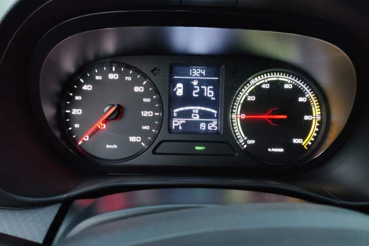 Used Roewe Clever 2022 311km QiQi BoBo Edition Odometer Close Up