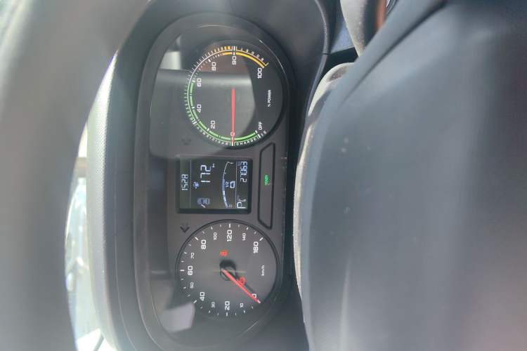 Used Roewe Clever 2022 311km QiQi BoBo Edition Odometer Close Up
