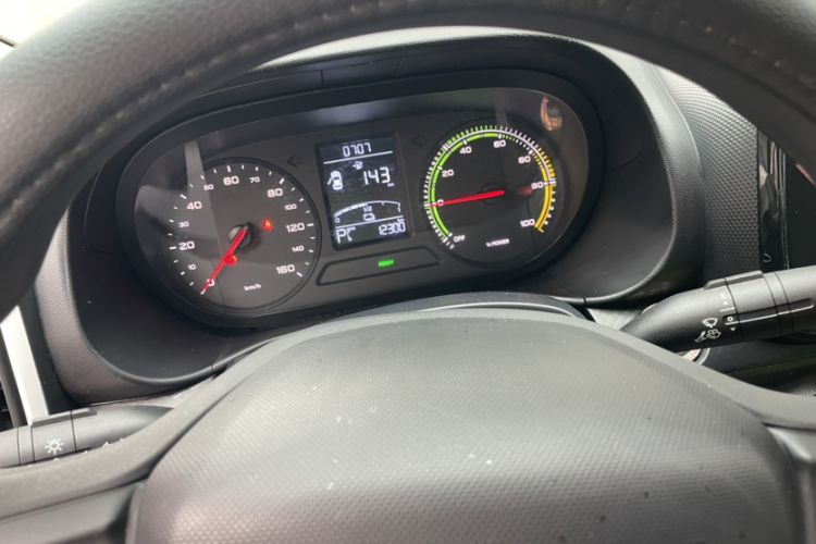 Used Roewe Clever 2022 311km QiQi BoBo Edition Odometer Close Up