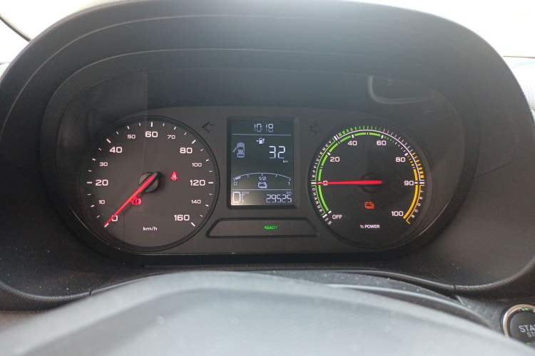 Used Roewe Clever 2022 311km QiQi BoBo Edition Odometer Close Up