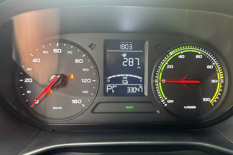 Used Roewe Clever 2022 311km QiQi BoBo Edition Odometer Close Up
