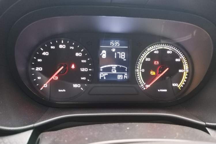 Used Roewe Clever 2022 311km QiQi BoBo Edition Odometer Close Up