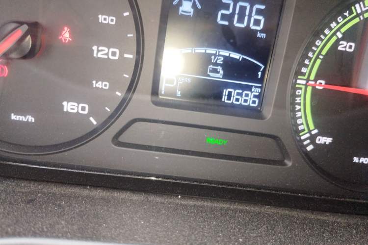 Used Roewe Clever 2022 311km QiQi BoBo Edition Odometer Close Up