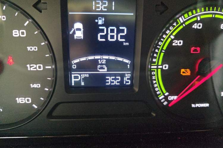Used Roewe Clever 2022 311km QiQi BoBo Edition Odometer Close Up