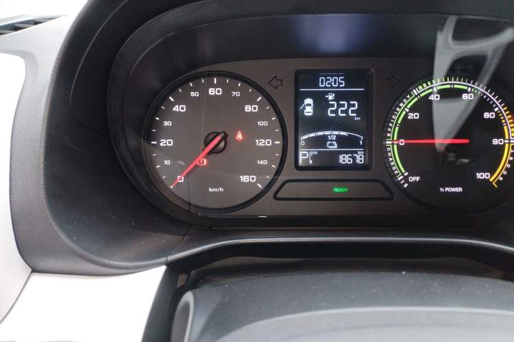 Used Roewe Clever 2022 311km QiQi BoBo Edition Odometer Close Up