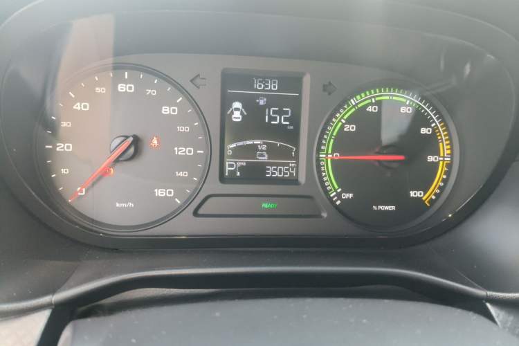 Used Roewe Clever 2022 311km QiQi BoBo Edition Odometer Close Up