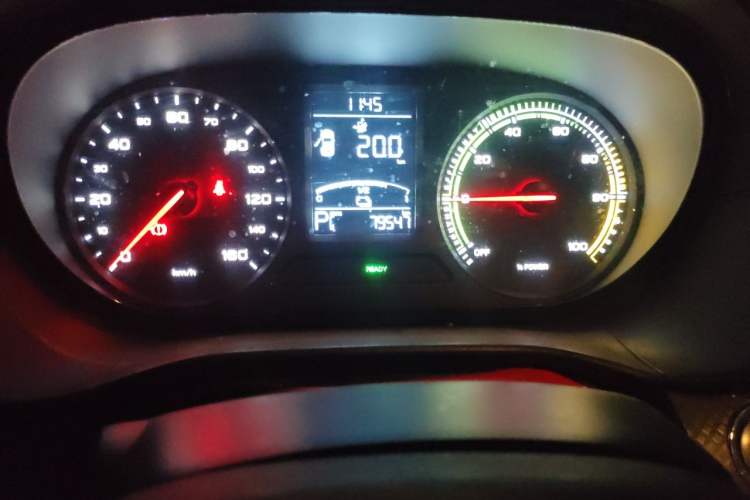Used Roewe Clever 2022 311km QiQi BoBo Edition Odometer Close Up