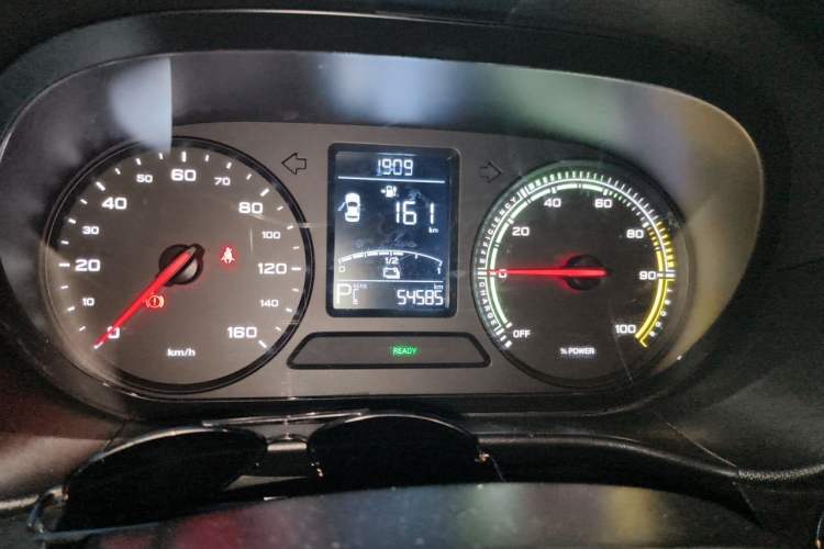 Used Roewe Clever 2022 311km QiQi BoBo Edition Odometer Close Up