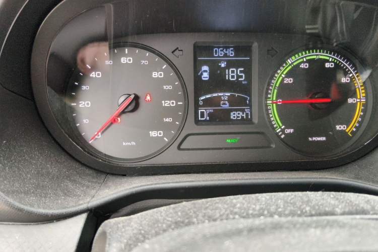 Used Roewe Clever 2022 311km QiQi BoBo Edition Odometer Close Up