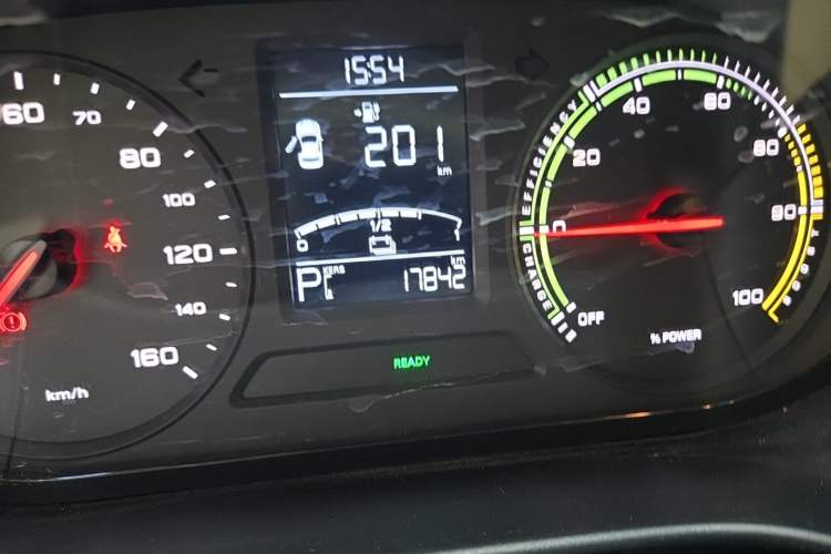 Used Roewe Clever 2022 311km QiQi BoBo Edition Odometer Close Up