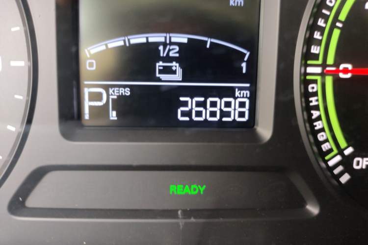 Used Roewe Clever 2022 311km QiQi BoBo Edition Odometer Close Up