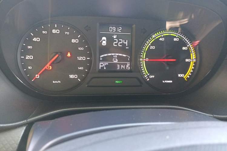 Used Roewe Clever 2022 311km QiQi BoBo Edition Odometer Close Up