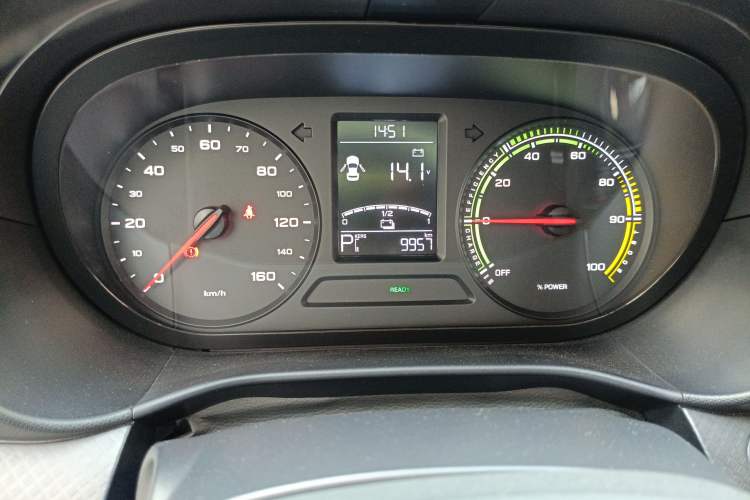 Used Roewe Clever 2022 311km QiQi BoBo Edition Odometer Close Up