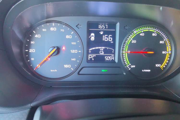 Used Roewe Clever 2022 311km QiQi BoBo Edition Odometer Close Up