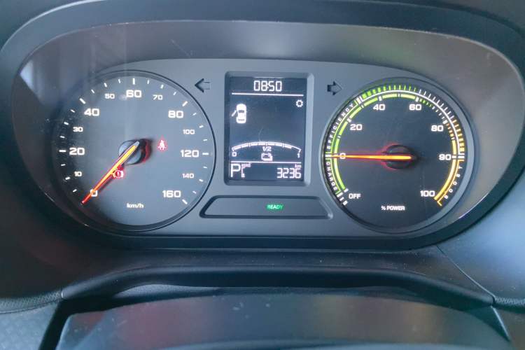 Used Roewe Clever 2022 311km QiQi BoBo Edition Odometer Close Up