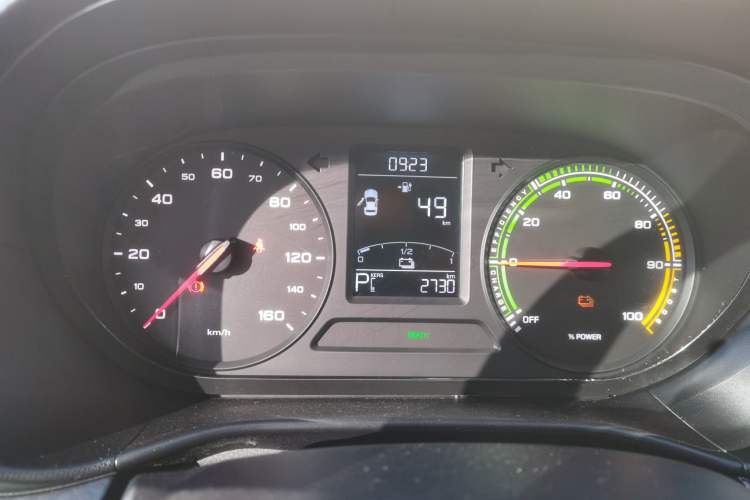 Used Roewe Clever 2022 311km QiQi BoBo Edition Odometer Close Up